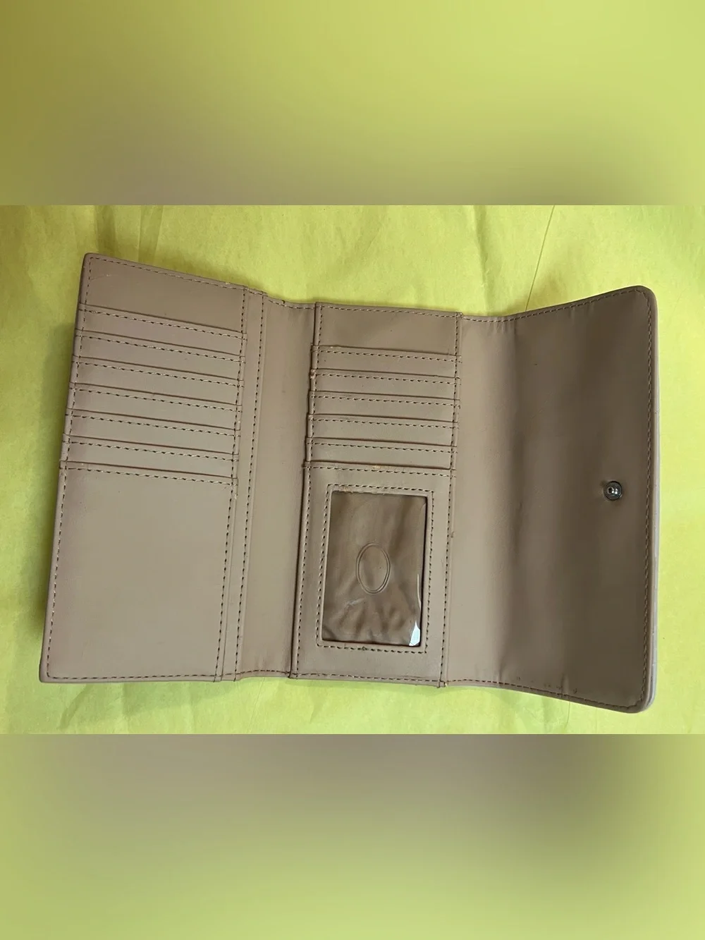 Guess compact wallet